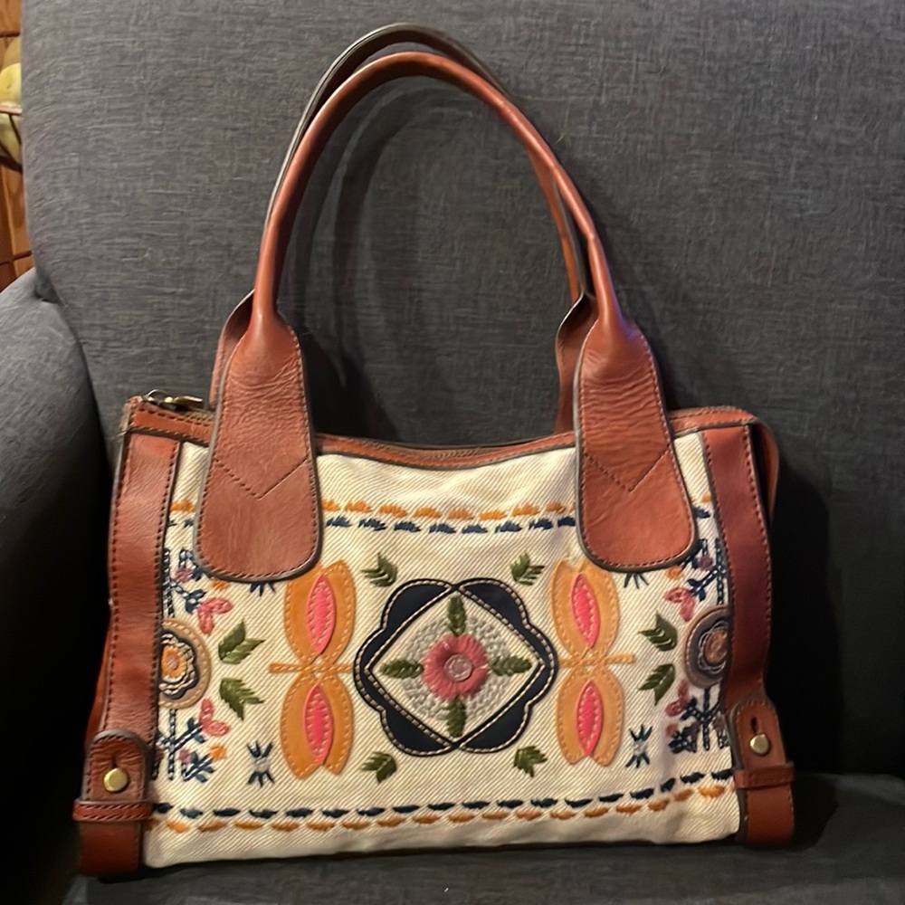 Fossil tote